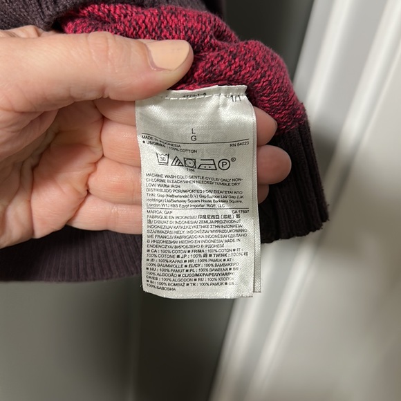 Magenta and fig colored sweater from Gap - Picture 6 of 7